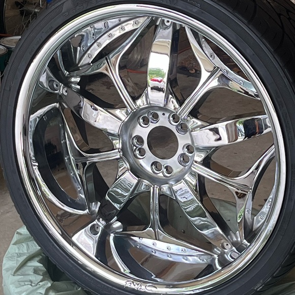 22” Rims - Picture 3 of 4